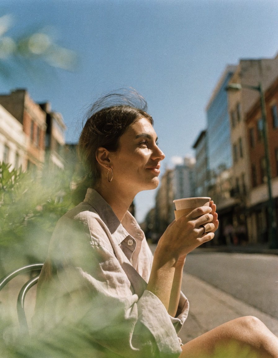 A Tuesday, a café